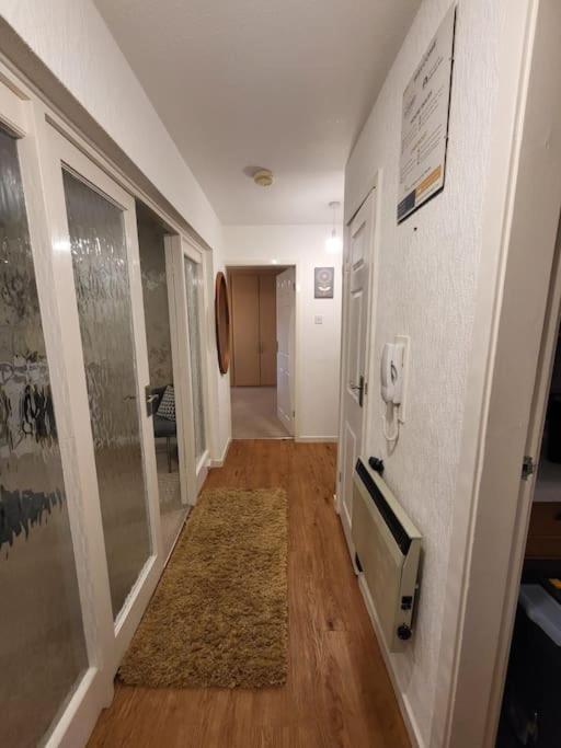 Lovely With Free Parking & Wi-fi Appartement *