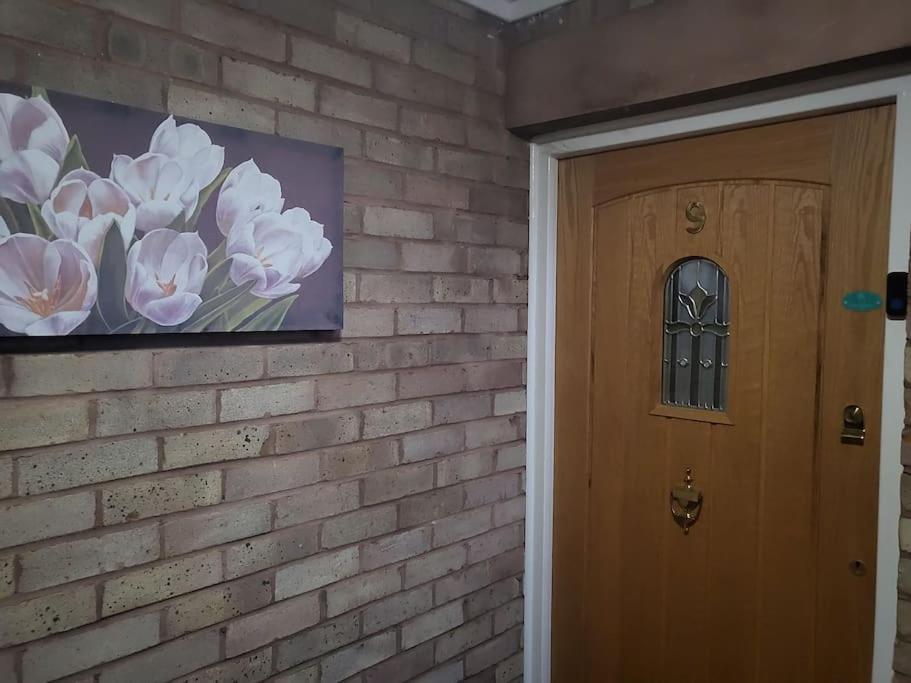 Lovely With Free Parking & Wi-fi Appartement