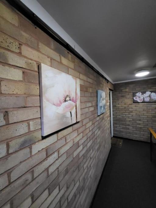 Appartement Lovely With Free Parking & Wi-fi *