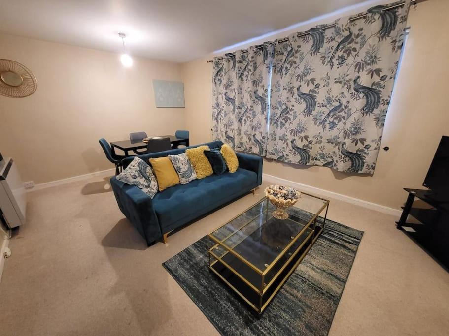 Appartement Lovely With Free Parking & Wi-fi
