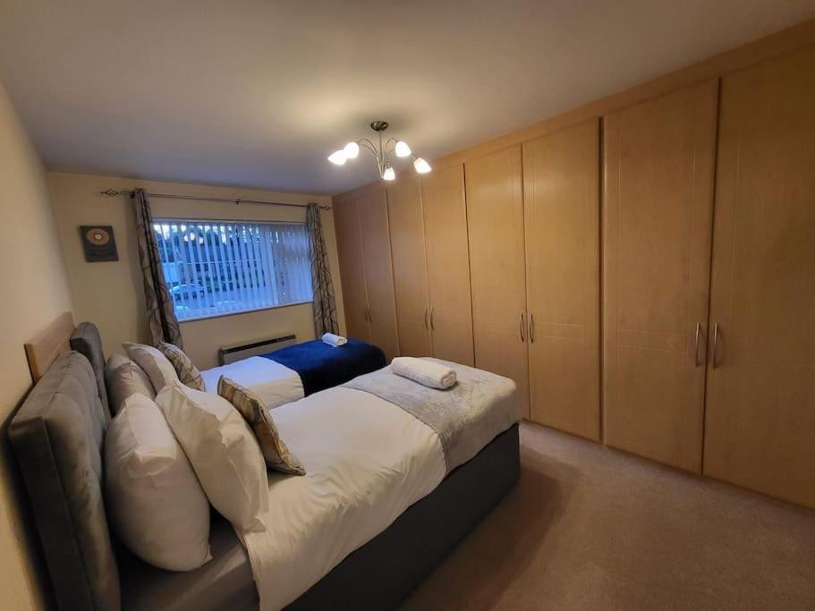 Lovely With Free Parking & Wi-fi Apartment Birmingham